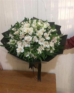 دسته گل گرد السترومریا کد 536