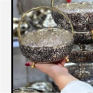سبد مسی کروم شده زیبای گلبرگ با گلهای برجسته زیبا