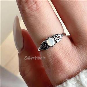 انگشتر سیاه قلم نقره زنانه | نگین سنگ ماه طرح آنتیک | برند Iam