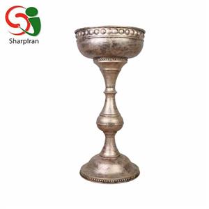 جام پایه دار پتینه مدل دکمه ای درشت رنگ طلایی