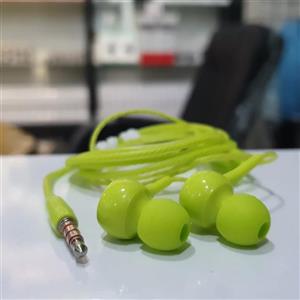 هندزفری اورجینال مخصوص گوشی های سامسونگ با کیفیت خوب و دکمه قطع و وصل رنگ سبز بسیار زیبا