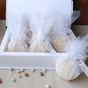 گیفت شمع عروسی گل آلاله با تور