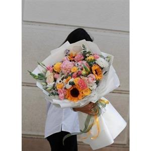 دسته گل ژیپسوفیلا و آنتوریوم برای روز زن 4504
