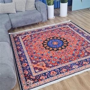 فرش چاپی مخمل سنتی قرمز لاکی مربع مخمل کد Q133 (پس کرایه)