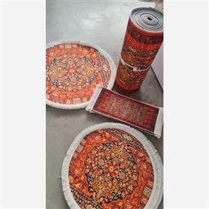 فرشینه حسن نیا گرد مخمل طرح هلنا لاکی نارنجی قرمز U111 (پس کرایه)