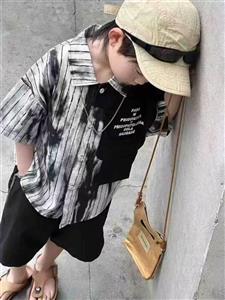 ست 3تکه پسرانه جدید وارداتی بسیار شیک و با کیفیت عالی مخصوص پسران خوشتیپ و شیک پوش- شامل بلوز رو و تیشرت و شلوارک از 110 تا 150