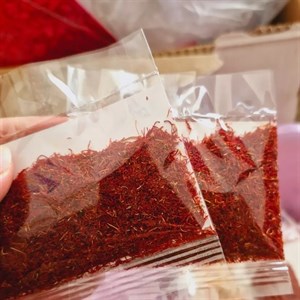 زعفران نرمه و پوشال قاینات - یک مثقال 