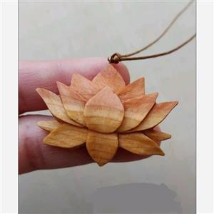 گردنبند چوبی لوتوس با چوب زبان گنجشک