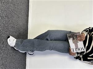 شلوار جین زنانه مدل نیم بگ جنس جین جکپات رنگ آبی طوسی کد ۱۲۶۷۹