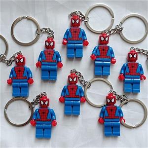 جاسوئیچی و آویز اسپایدرمن لگویی