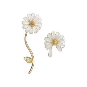 گوشواره زنانه وای اس ایکس مدل گل بابونه