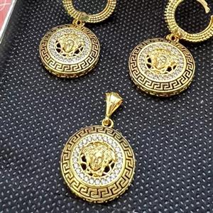 نیم ست ورساچه برجسته برابر با اصل طلای نگین دار حکاکی سیاه قلم زنانه و دخترانه