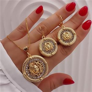 #نیم‌‌ست ورساچه فول نگین زنانه جدید😍 ♦️رنگ ثابت ♦️بدون حساسیت ♦️نگین های مخراج کاری شده ♦️آبکاری طلا ♦️با زنجیر ۴۵ سانت ونیزی اصل ♦️کاری شیک‌ومتفاوت ♦️در3طرح شیک، کد1012💍