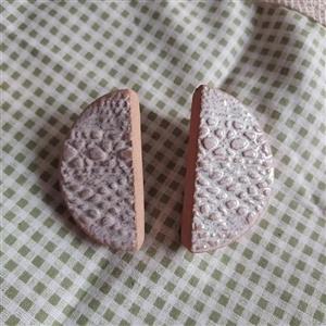 گوشواره میخی سرامیکی دست ساز ـ طرح نیم دایره