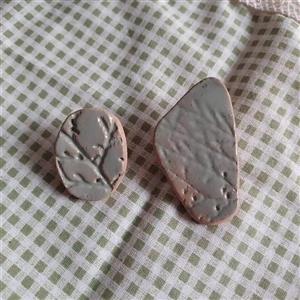 گوشواره میخی سرامیکی دست ساز ـ طرح برگ ـ کد 3