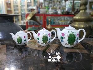 سه عدد قوری انگوری طرح روس با مارک روسی در سه سایز مختلف اما کوچک ارتفاع ۱۰،۹،۸ سانت  فوق العاده زیبا با دکوراتیو خاص