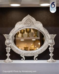 آینه شمعدان بیضی افقی تاجدار شبه نقره قلم گل و مرغ ابکاری سفید با شمفدان لاله طرح نقره با روکش و ضمانت 36 ماهه صنایع دستی کیمیاترنج