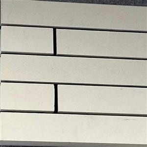آجر نسوز سفید ابعاد 10×60 مناسب نمای مدرن ساختمان – مقاوم در برابر حرارت، ضربه و شرایط محیطی سخت – 1 کارتن