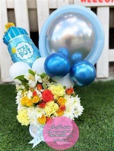 دسته گل و کیک برای هدیه به مادر و نوزاد