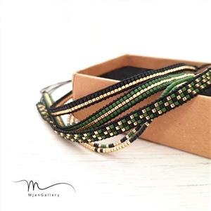 M0023 _ دستبند سبز مشکی طلایی با نخ مشکی 3 رج 2 رج 1 رج ( منجوق میوکی )