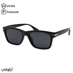 عینک آفتابی دیوید بکهام با فریم مستطیلی شکل، رنگ مشکی براق و لنز دودی تیره و پلاریزه مدل DB0263P