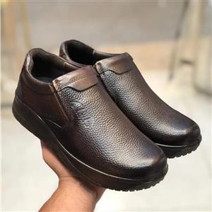 کفش چرم مردانه طبی رخشی طرح کلارک قهوه ای سوخته رویه چرم طبیعی زیره پیو طبی