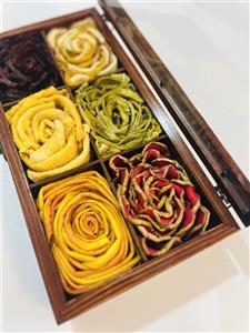 میوه خشک گل رز شده
