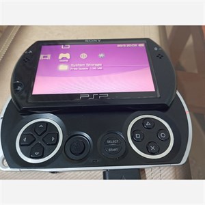 ال سی دی PSP Go
