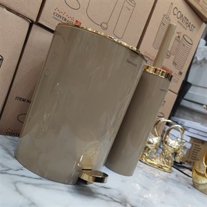 ست سرویس بهداشتی سطل و برس مدل دوجداره برند کنتراست رنگ زیبا و شکیل نسکافه ای طلایی نو آکبند باکیفیت بالا (ارسال سریع)