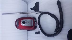 جارو برقی برند هرمز 2200وات مدل P.9199