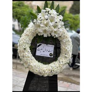 تاج گل داوودی و لیلیوم حلقه ی آرامش