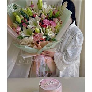 دسته گل شکوفه روز به همراه کیک