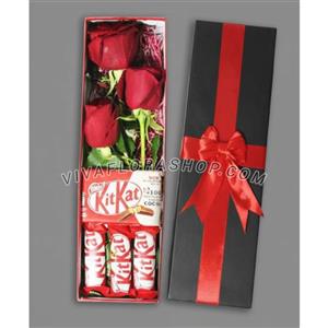 باکس گل رز قرمز 3 شاخه و شکلات