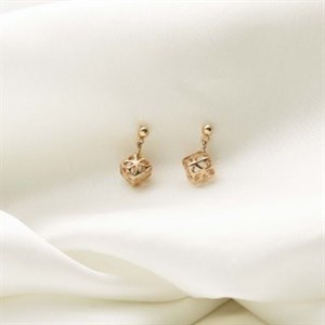 گوشواره طلا 18عیار گوی و مکعب فیوژن الی گلد گالری 