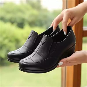 کفش کارمندی زنانه پاشنه‌دار طبی مدل کلاسیک