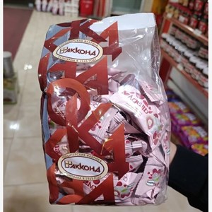 ویفر ادل با مغز بادام کامل و خامه با طعم آلبالو و روکش شکلات سفید 500 گرم
