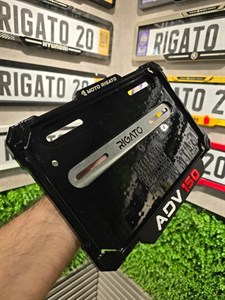 قاب‌‌پلاک موتور ضدلرزش مشکی ADV 150 (ای‌دی‌وی)