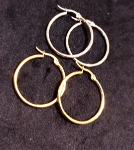 گوشواره حلقه ای سایز متوسط قطر ۳سانت استیل آبکاری طلا و نقره رنگ ثابت ضد حساسیت و آلرژی از برند زارا اروپا