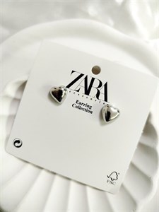 گوشواره قلب براق پینترستی مینیمال استیل آبکاری رادیوم از برند زارا اروپا رنگ ثابت ضد حساسیت سایز متوسط نقره‌ای