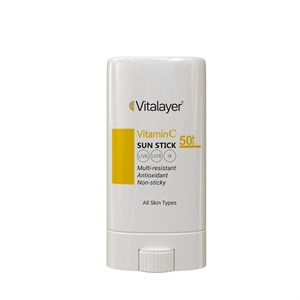 ضدآفتاب استیکی ویتامین C ویتالیر | SPF50 | بدون چربی و احساس سنگینی روی پوست، وزن 15 گرم