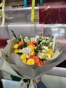 دسته گل تم نارنجی زرد در اصفهان