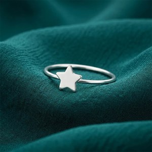 انگشتر نقره مینیمال زنانه با طرح ستاره 