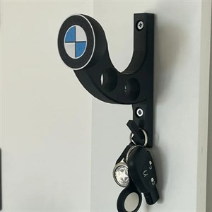 استند کلاه کاسکت، کلید و ژاکت