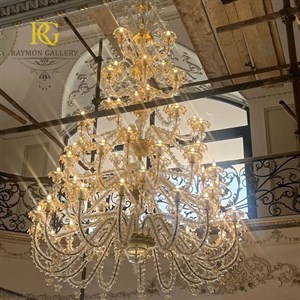 لوستر طبقاتی مجلل سفید تمام دست ساز وارداتی(88 شاخه)