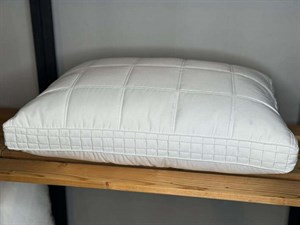 بالش طبی هتلی مدل اسکوار مربعی، دیواره دار، الیاف میکروژل، روبالشی نخ پنبه، سایز 50*70 سانتی‌متر
