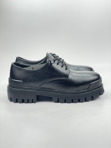 کد 2908 کفش بالنسیاگا BALENCIAGA بندی کلاسیک اسپرت رویه ساده چرم مشکی
