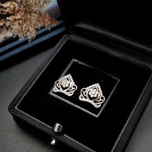 گوشواره زنانه نقره طرح تاج با عیار 925 در رخسار سیلور 