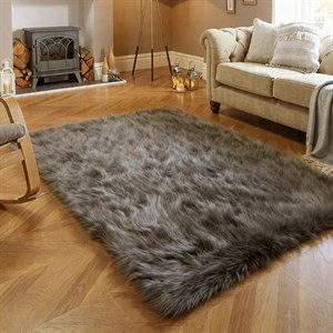 فرش ماشینی 1200 شانه وینوما زمینه خاکستری حاشیه طوسی تیره مدل خز پُرز بلند