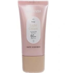 کرم ضد آفتاب ویت یو مدل مات رنگی بژ طبیعی SPF ۶۰ حجم ۵۰ میلی لیتر