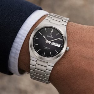 ساعت مچی مردانه ژاپنی اومگا OMEGA ژاپن صفحه مشکی اورجینال